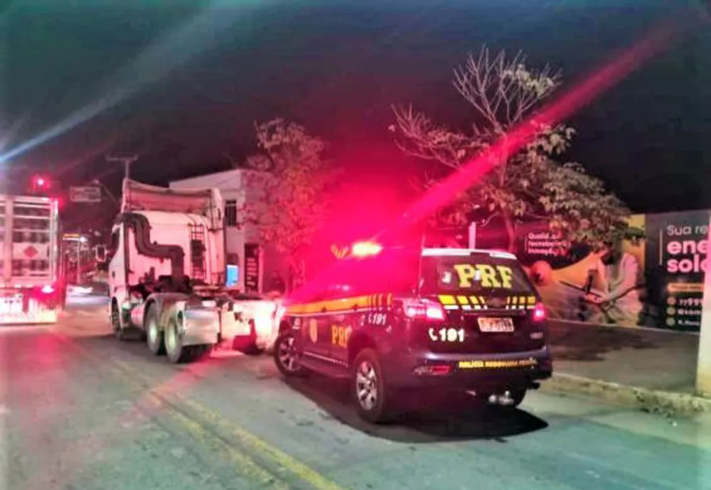 PRF recupera em Caetité (BA) caminhão Scania avaliado em R$ 300 mil