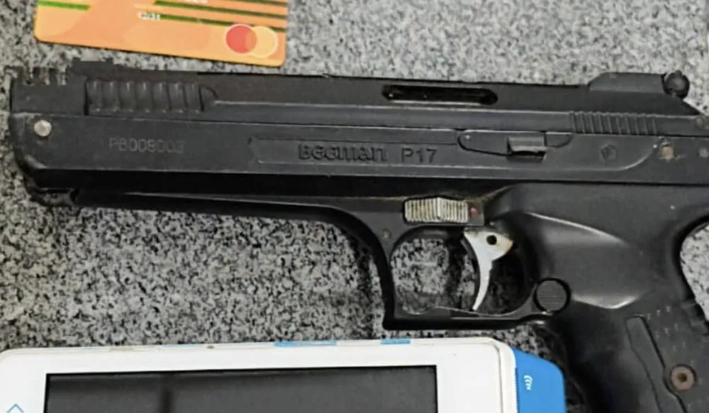 77ª CIPM interrompe comércio ilegal de combustível e apreende simulacro de arma em Vitória da Conquista