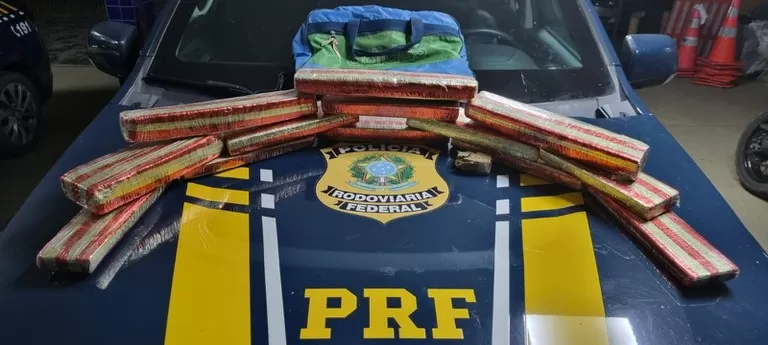 Mãe com filha de três anos é presa com maconha em Vitória da Conquista