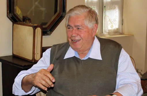 Ex-governador de Minas Gerais, Newton Cardoso, está internado e inspira cuidados