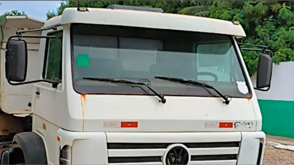 Polícia Militar recupera caminhão com restrição de roubo em Brumado