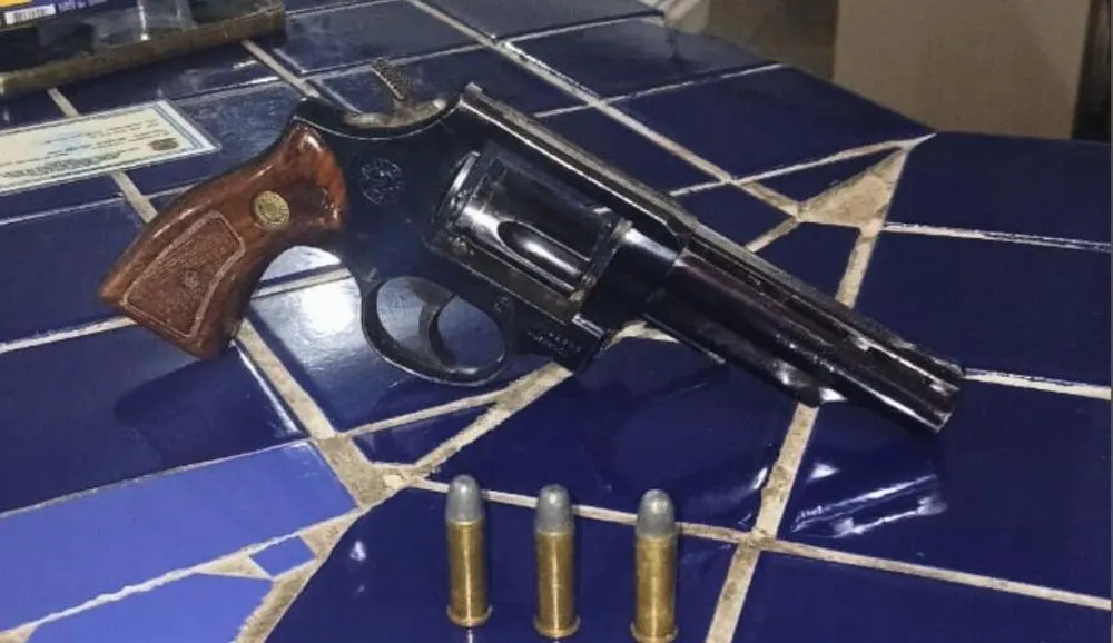 PM apreende arma e conduz homem à delegacia por ameaça em Malhada de Pedras