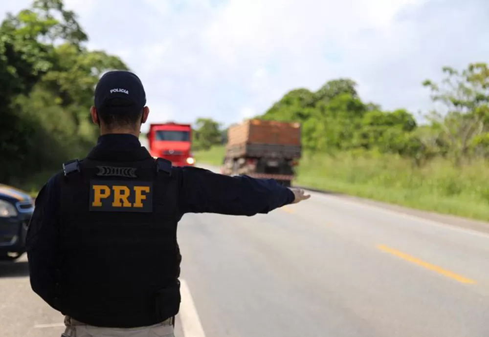 PRF apreende carregamento de cerveja sem nota fiscal na BR 116