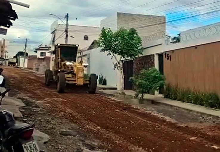 Prefeitura de Brumado inicia recuperação da Rua Ana Lídia Viana Cardoso