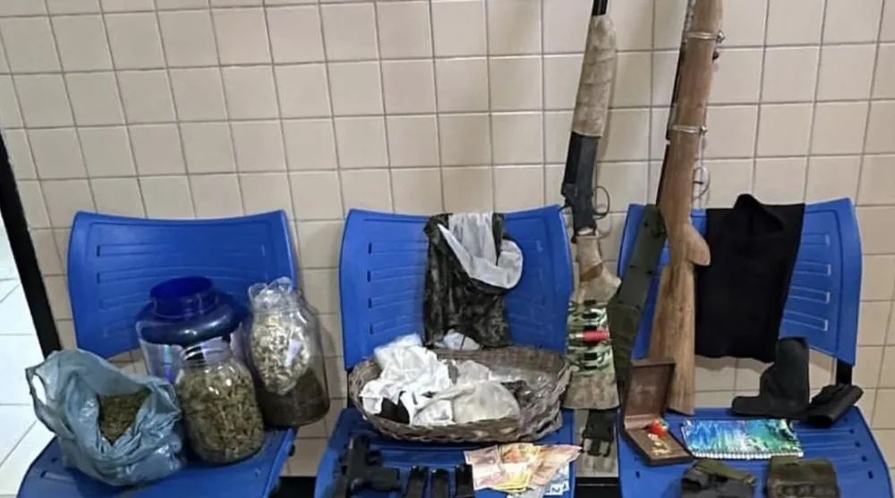 CIPE/Chapada apreende armas, drogas e colete balístico em operação na zona rural de Palmeiras