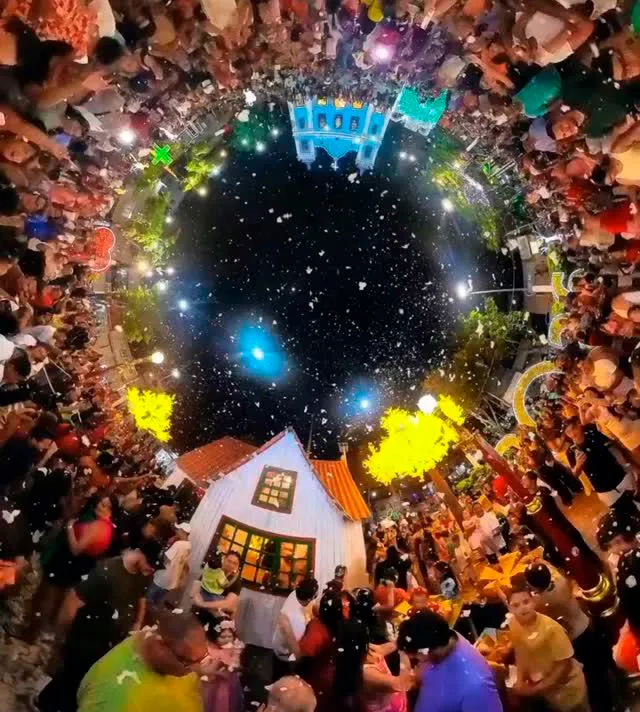 Entre aplausos e depoimentos emocionados, brumadenses exaltam decoração natalina da gestão Fabrício Abrantes