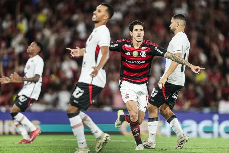 Com atuação impiedosa, Flamengo goleia o Vitória por 8x0 em noite histórica no Maracanã