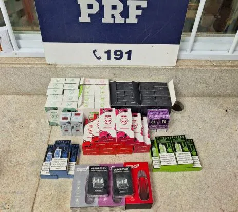 No Sudoeste da Bahia, PRF resgata pássaros silvestres e apreende mercadorias de contrabando