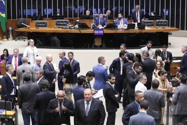 Câmara dos Deputados aprova projeto que cancela diretrizes sobre aborto em crianças e adolescentes vítimas de estupro