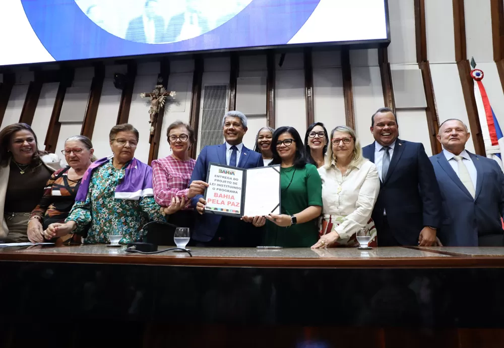 Governador entrega à Alba projeto de lei que institui o programa Bahia Pela Paz