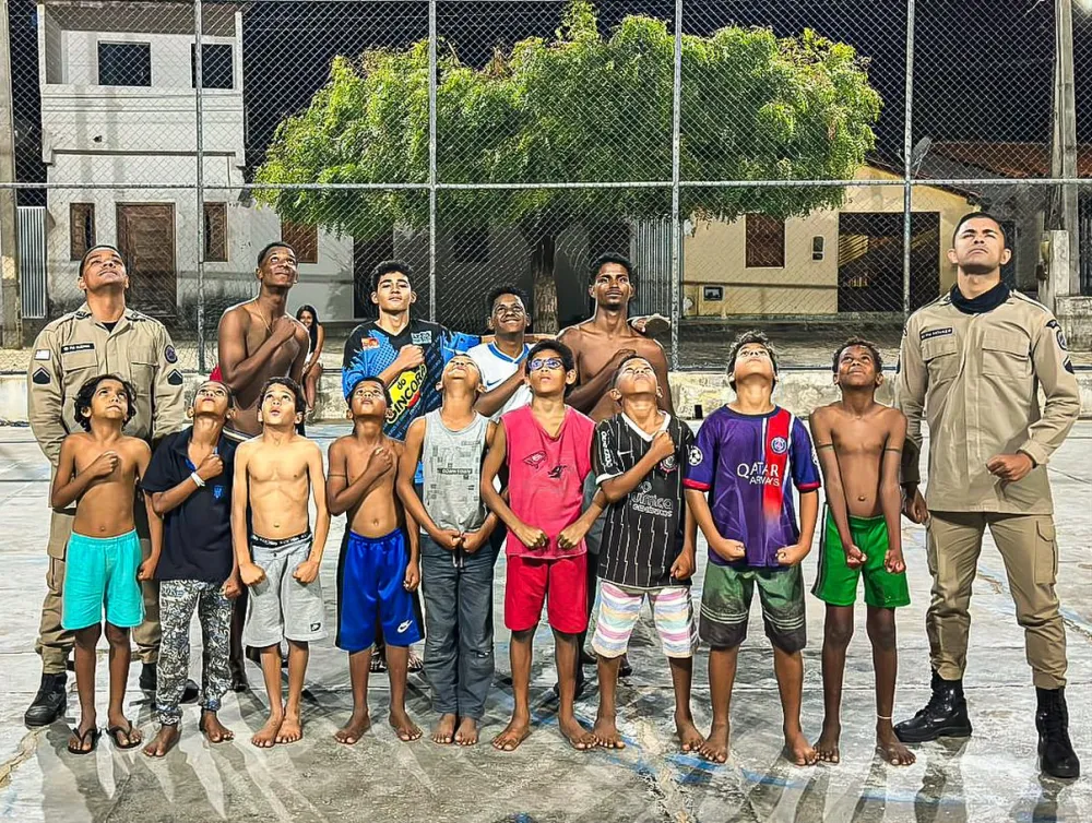 Polícia Militar promove integração com crianças em Contendas do Sincorá