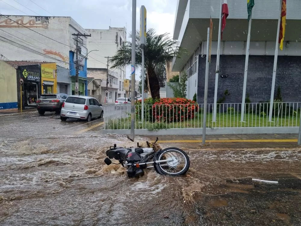 Choveu em Brumado na tarde desta quarta-feira (22)