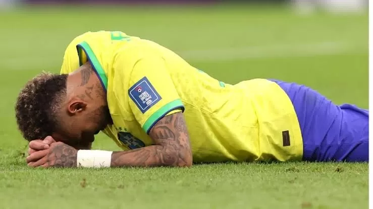 Neymar e Danilo estão fora do jogo do Brasil contra a Suíça