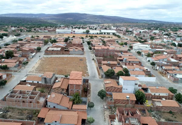 Brumado: Briga entre casal deixa bar revirado e veículo com vidros quebrados e lataria amassada