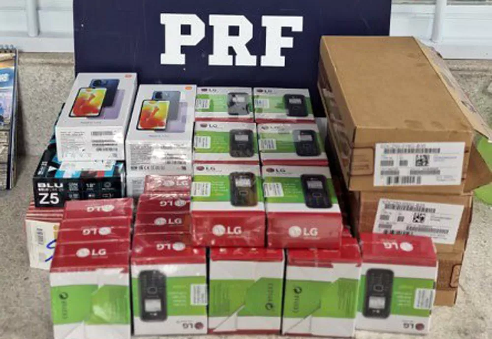 PRF apreende carga de celulares e eletrônicos sem nota fiscal durante abordagem na BR 116