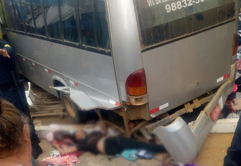 Acidente em Vitória da Conquista: Van desgovernada atinge barracas e deixa feridos graves