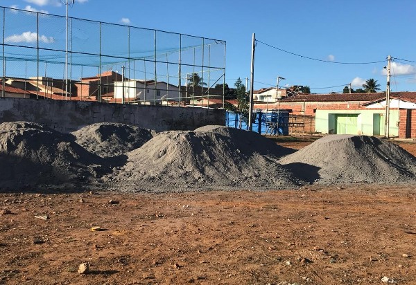Brumado: lideranças políticas visitam estrutura onde será realizado o 12° Arraiá Pé de Serra, no Bairro Baraúnas