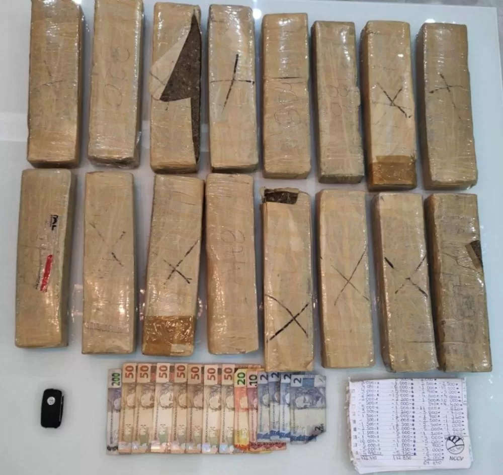 Vitória da Conquista: 77ª CIPM interrompe transporte de drogas e apreende 20 kg de maconha