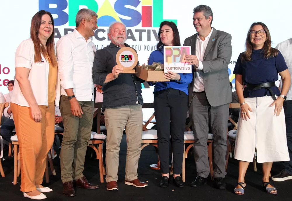 Ao lado de Lula, Jerônimo participa da primeira plenária estadual do PPA Federal 