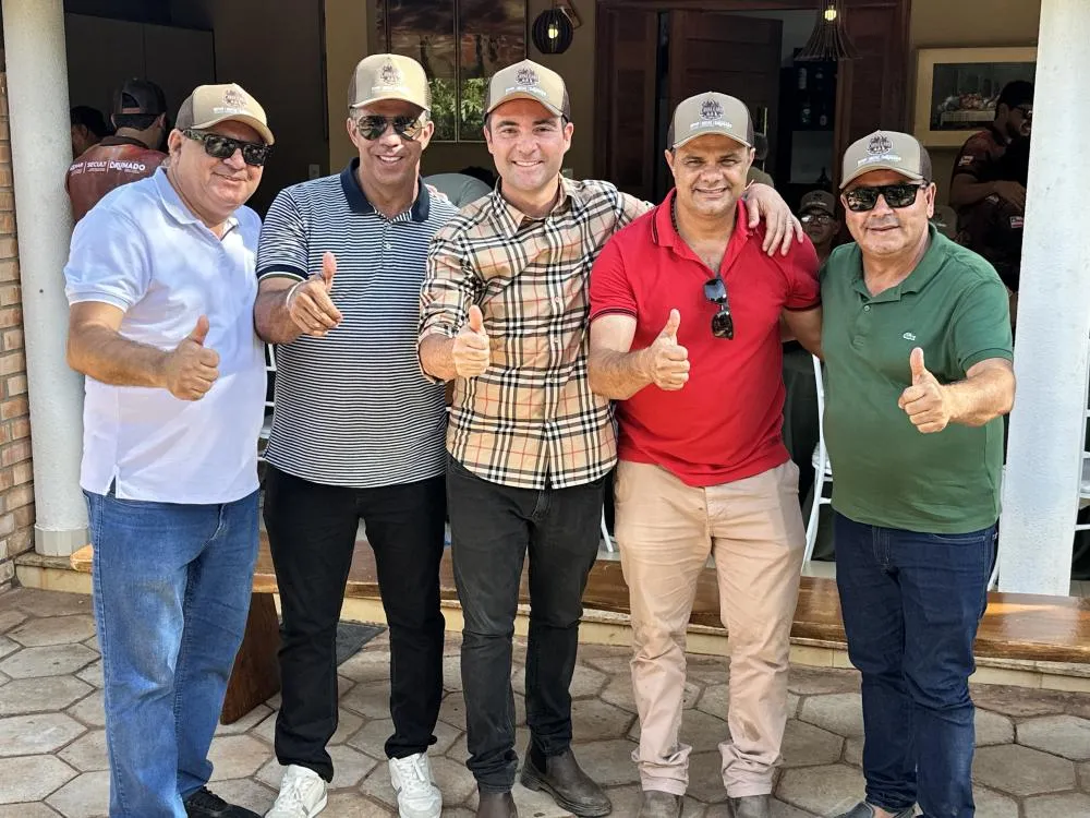 Prefeito de Brumado, Fabrício Abrantes, recepciona prefeitos da região na 1ª Cavalgada dos Santos Reis