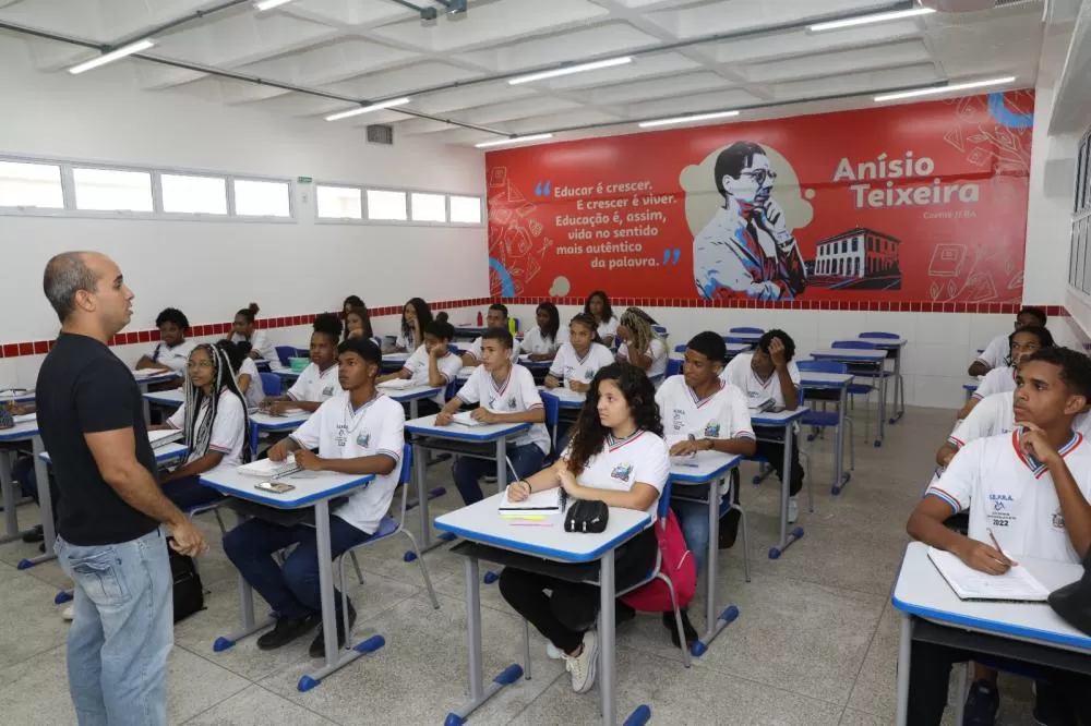 BA: Governador confirma reajuste de 14% a professores e garante ganhos salariais para trabalhadores da Educação Superior