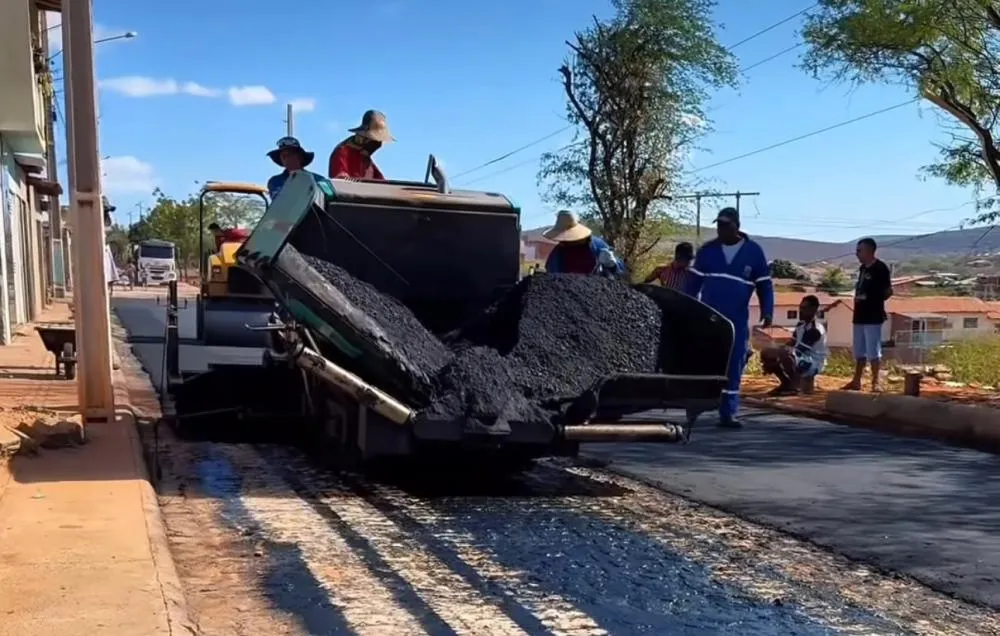 Obras de pavimentação asfáltica são iniciadas nos conjuntos habitacionais Brisas, no Bairro São Jorge em Brumado