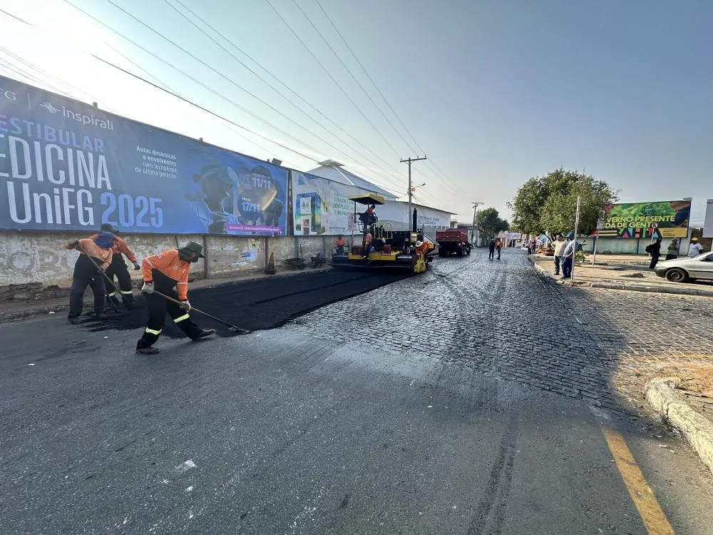 Governo da Bahia inicia pavimentação asfáltica em Brumado a pedido do Deputado Vitor Bonfim