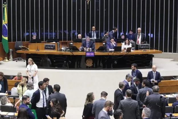 Câmara dos Deputados aprova projeto que cria cadastro de pedófilos e permite castração química de condenados