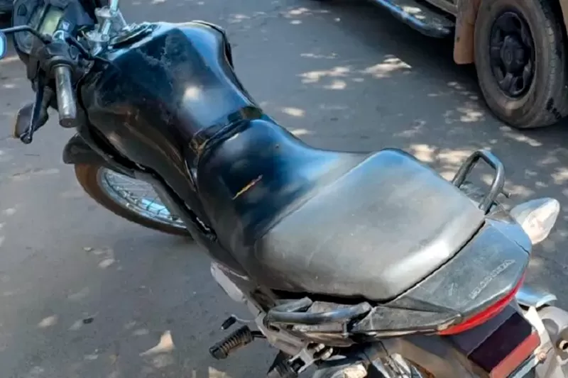 Motocicleta é apreendida com R$ 15 mil em multas e débitos após abordagem policial em Brumado
