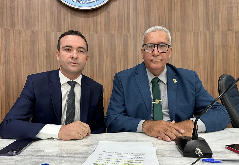 Brumado: Fabrício Abrantes, Rubens Araújo e Manoel Rocha entregarão trator na Comunidade Umbuzeiro