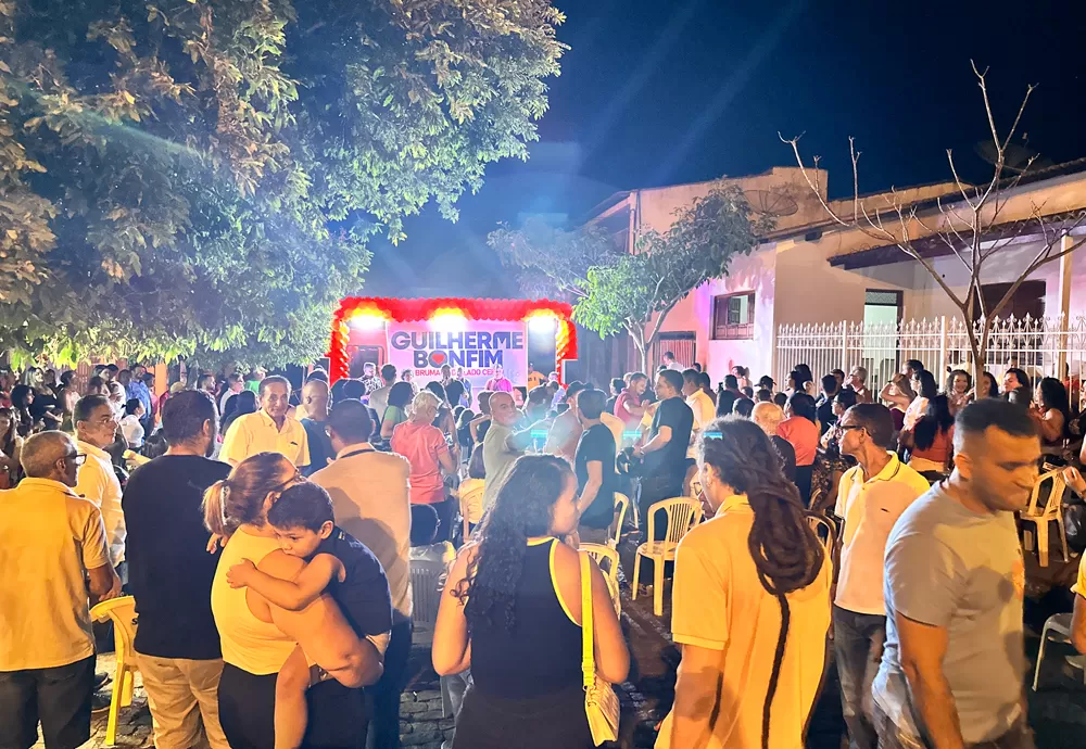 Guilherme Bonfim (PT) e pré-candidatos a vereadores se encontram com moradores da Rua São João para debater propostas em Brumado