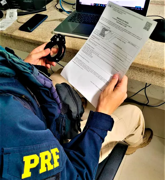 Procurado pelo não pagamento de pensão alimentícia é detido pela PRF em Jequié