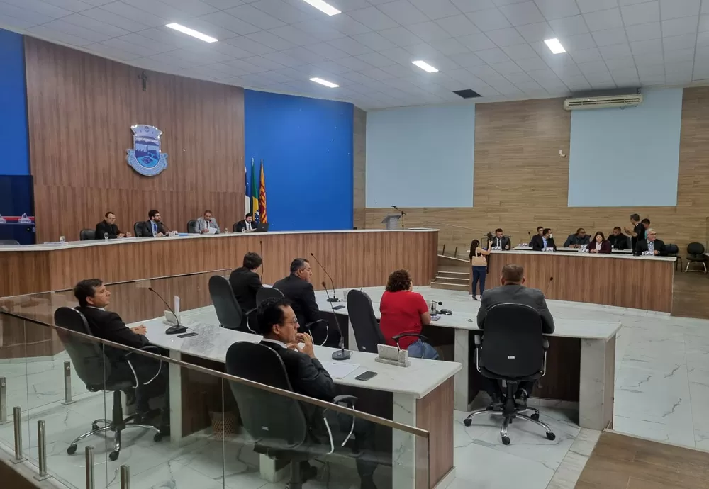 Brumado: Legislativo autoriza prefeito a remanejar 100% do orçamento de 2023