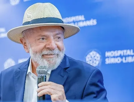 Após alta hospitalar, Lula diz que está tranquilo e vai se cuidar