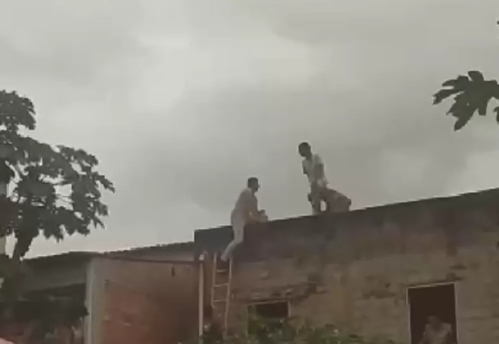 Livramento: Policiais da 46ª CIPM salvam a vida de um jovem que ameaçava se jogar do alto da lage de uma residência