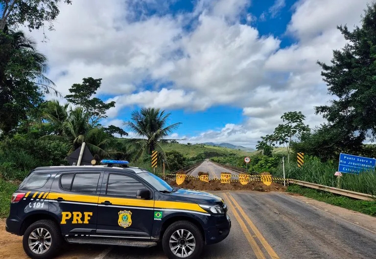 Ponte sobre o Rio Jequitinhonha é liberada para tráfego na BR-101, em Itapebi 