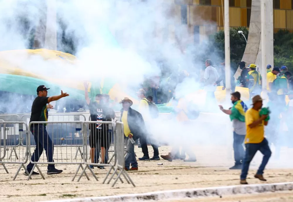 Alexandre de Moraes decide soltar mais 102 presos por atos golpistas