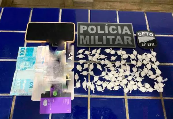 Polícia Militar detém suspeito por tráfico de drogas após colisão de motocicleta em Brumado