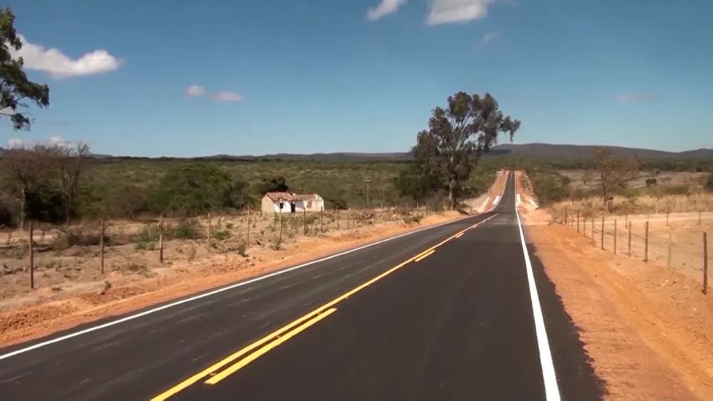 Prefeitura de Piatã, Bahia, inaugura 29km de pavimentação asfáltica em parceria com a Construmendes