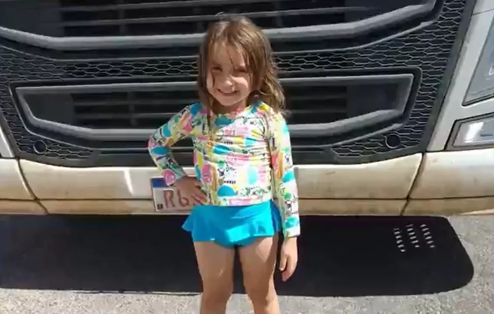 Corpo de menina desaparecida após acidente entre carreta e caminhão na BR-242 é localizado