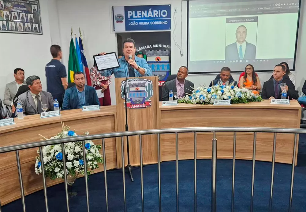 Deputado Marquinho Viana é homenageado na inauguração da nova sede da Câmara Municipal de Anagé