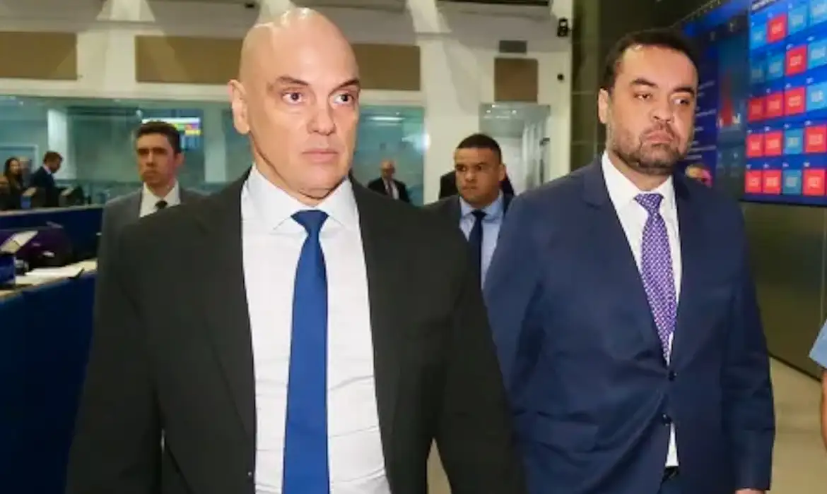 Cláudio Castro e Alexandre de Moraes discutem operação e retomada de territórios no Rio