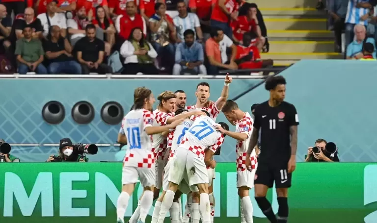 Canadá faz 1º gol da história, mas toma virada da Croácia, que vira líder do grupo
