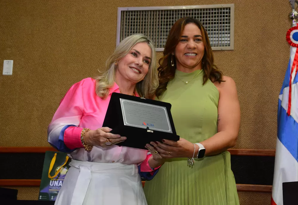 Ivana Bastos homenageia secretária de Saúde em Sessão Especial na ALBA