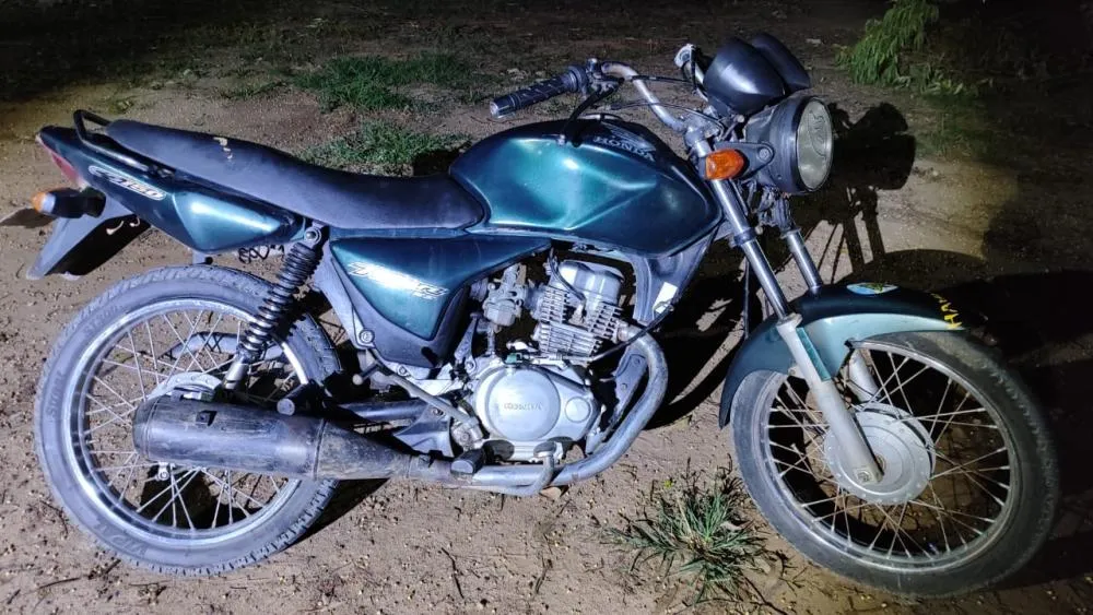 CIPRv/Brumado recupera motocicleta com sinais de adulteração na BA-262, em Vitória da Conquista