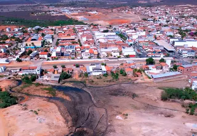 Prefeitura de Tanhaçu intensifica campanha contra descarte irregular de entulhos