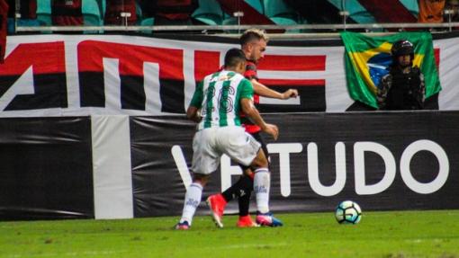 Vitória perde para o Coritiba na Fonte Nova por 1x0 e segue sem vencer no Brasileiro 