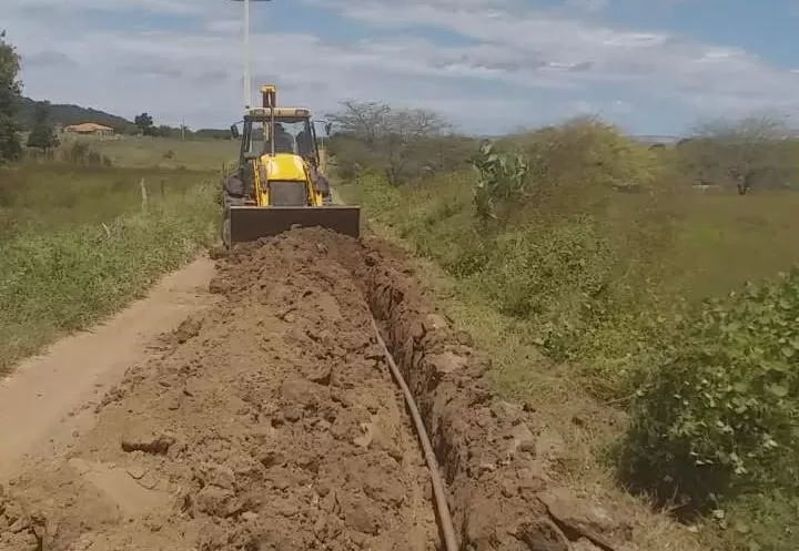 Ivana Bastos garante água potável para 86 famílias da localidade de Fazenda Larga em Guanambi