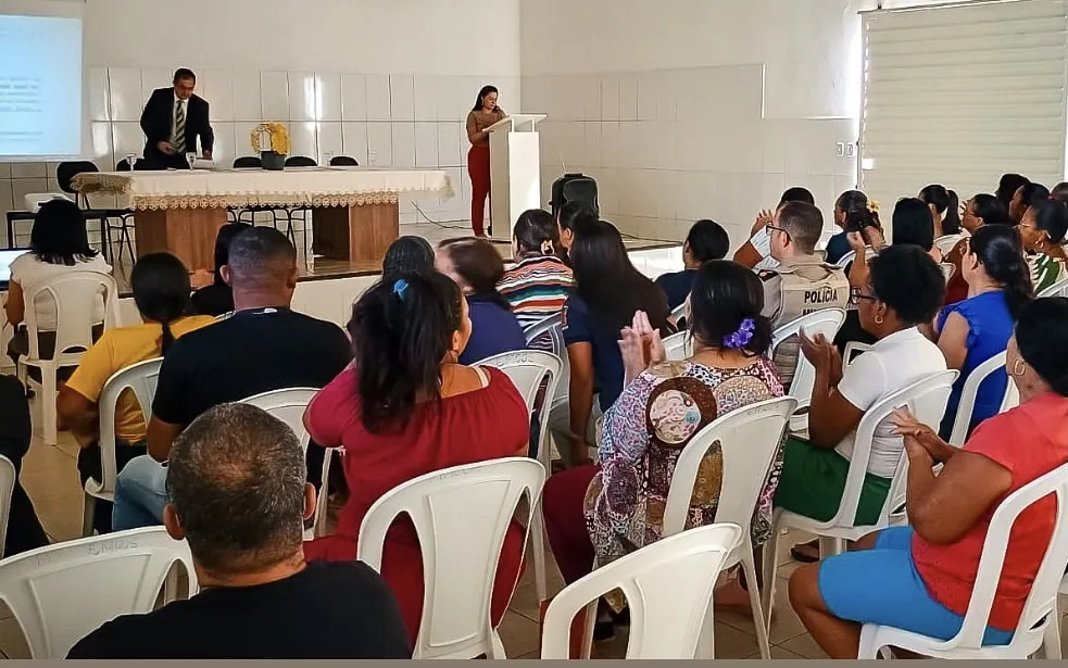 Ação educativa na Escola Oscalina reúne juiz, Polícia Militar e comunidade escolar em Brumado