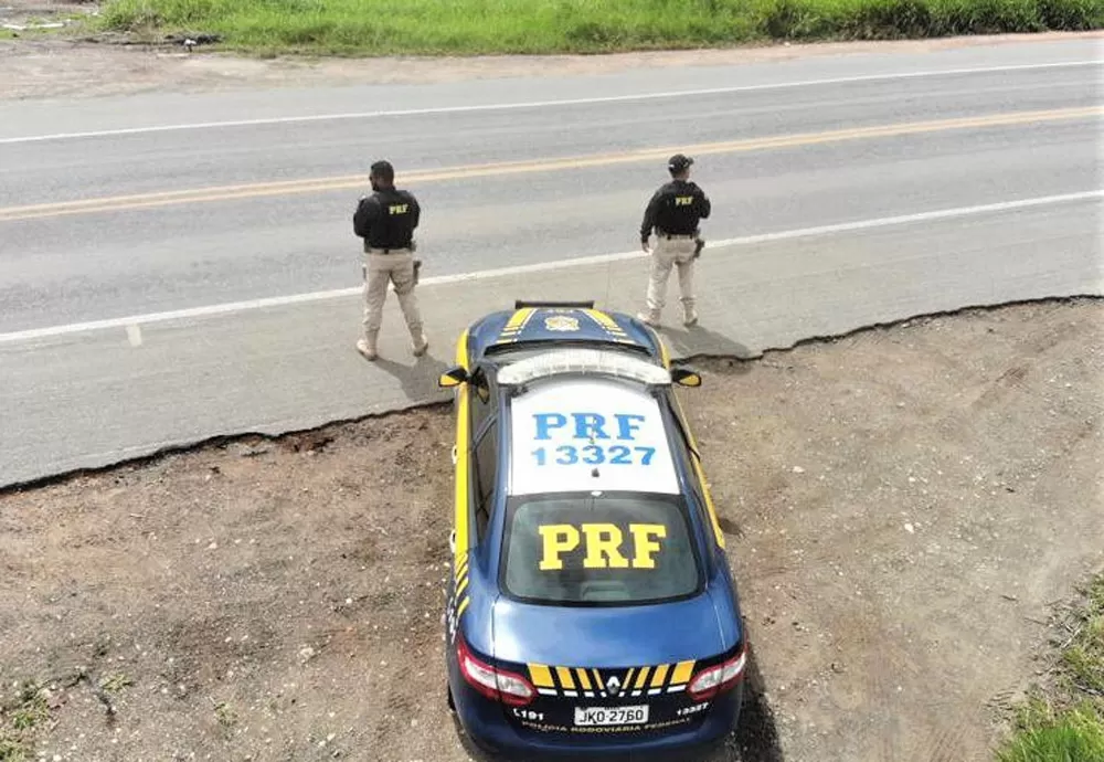 PRF flagra adolescente conduzindo caminhonete de forma perigosa em Vitória da Conquista (BA)